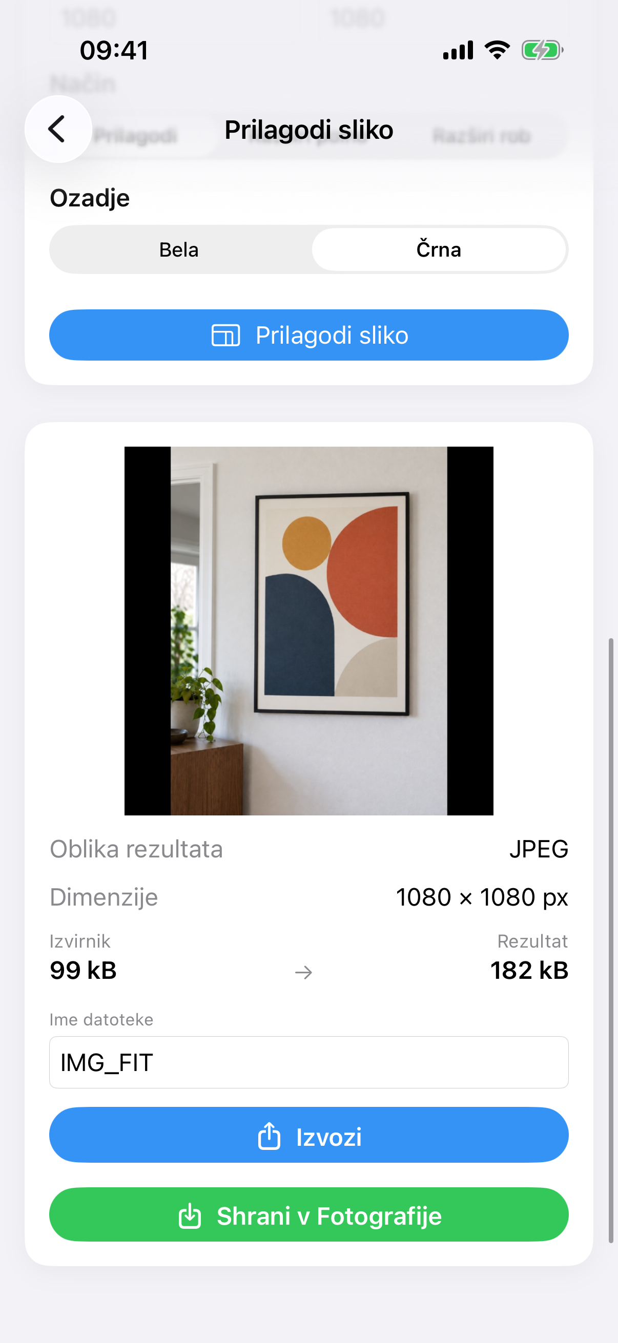 Rezultat ImageSetta Prilagodi sliko: celotna fotografija slike na kvadratnem belem platnu.